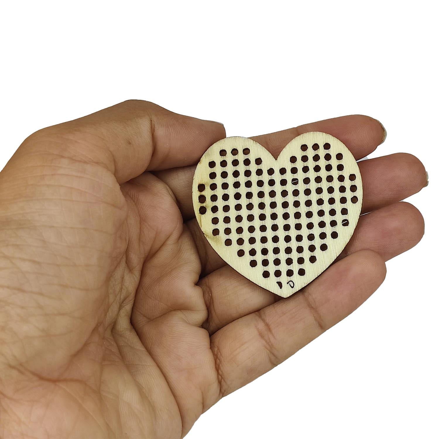 Wooden Embroidery Blanks (4 Pieces) 5x4.8 CM Heart Needlework Cross Stitching Disc Holder Plain Bases